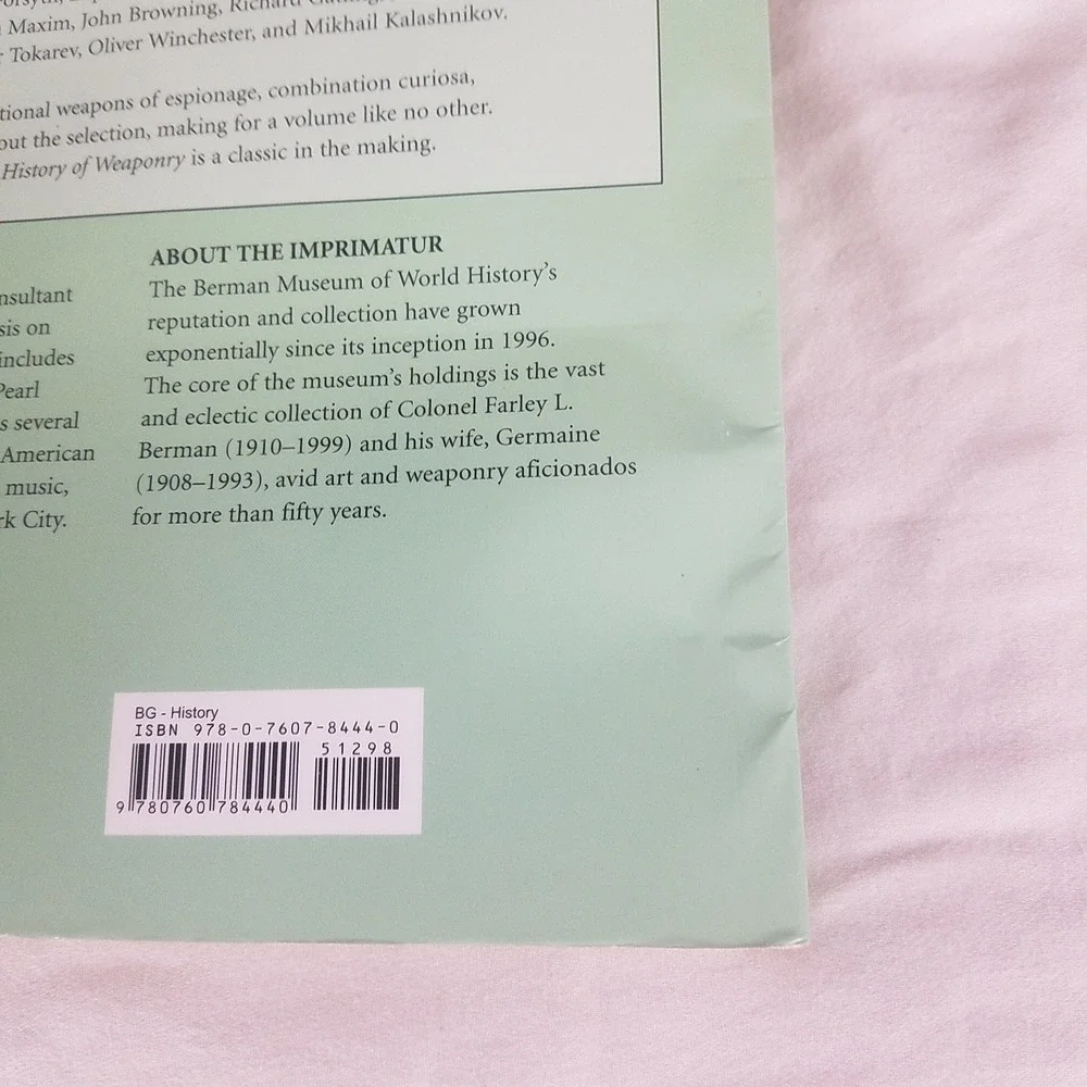 Metro‎ Books The Illustrated History of Weaponry Chuck Wills OS Green Good Book